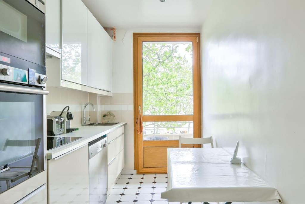 Superb Parisian 1 Bed Flat 10min From Eiffel Tower * Parijs