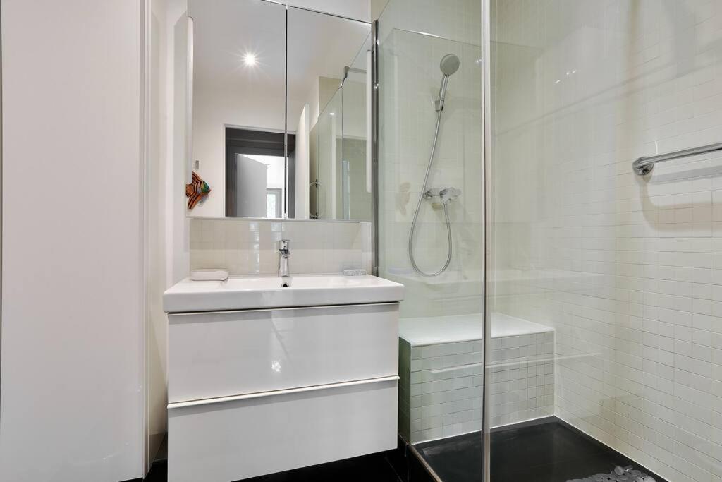 Appartement Superb Parisian 1 Bed Flat 10min From Eiffel Tower Parijs