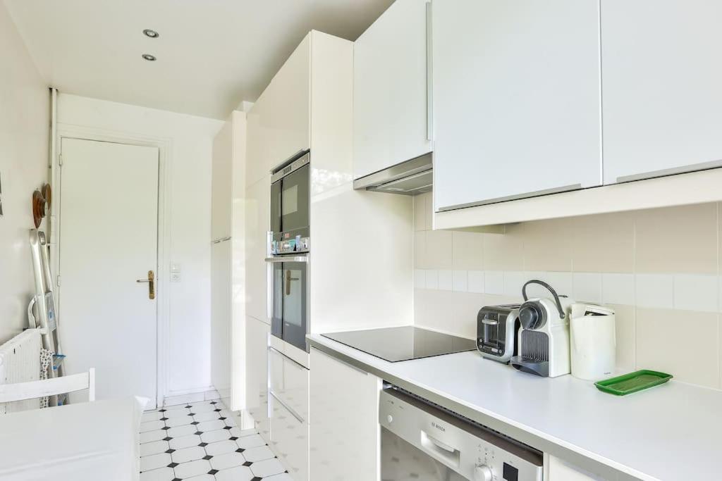 Superb Parisian 1 Bed Flat 10min From Eiffel Tower * Parijs